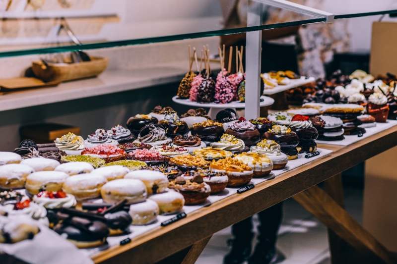 boulangerie-BAUDUEN-min_shop_dessert_pastry_bakery_counter-184398